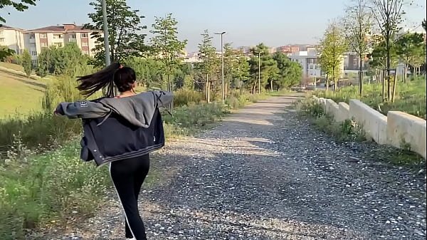Fucking a hottie in a public park
